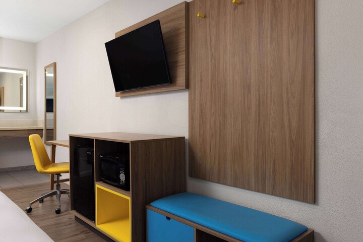 Room 16 of 40