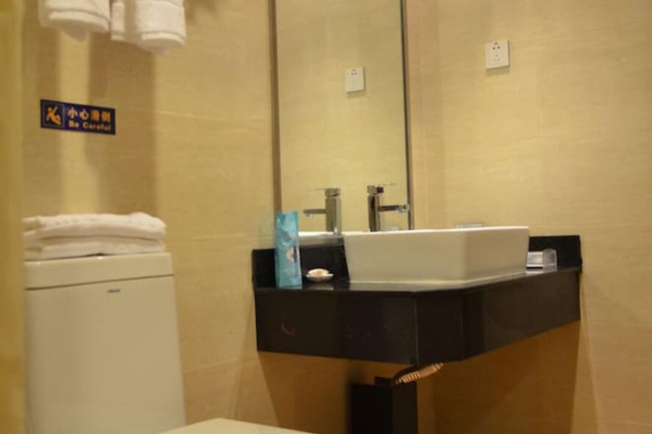 Room 5 of 6