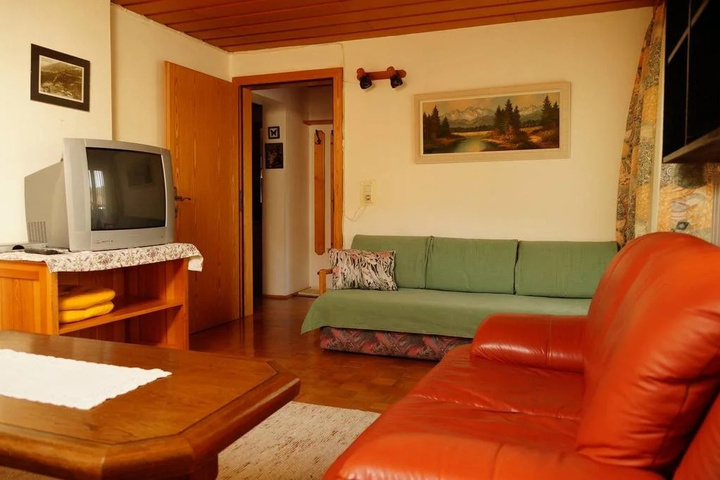 Room 5 of 17