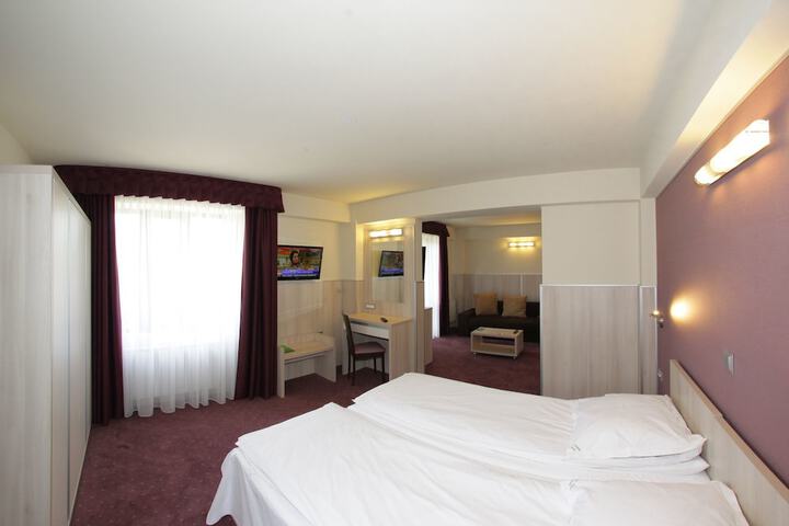 Room 9 of 38