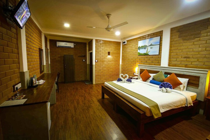Room 9 of 38