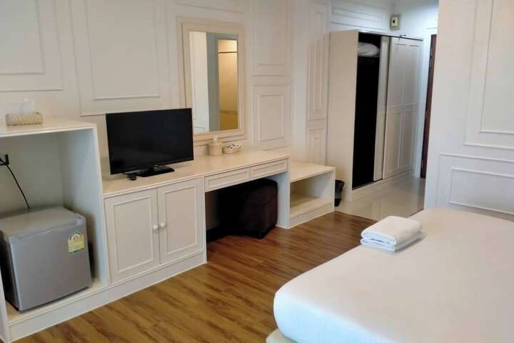 Room 17 of 32