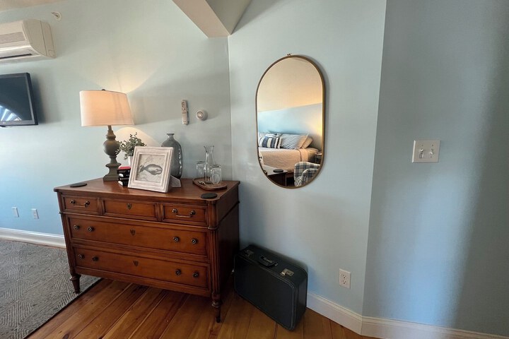 Room 87 of 297