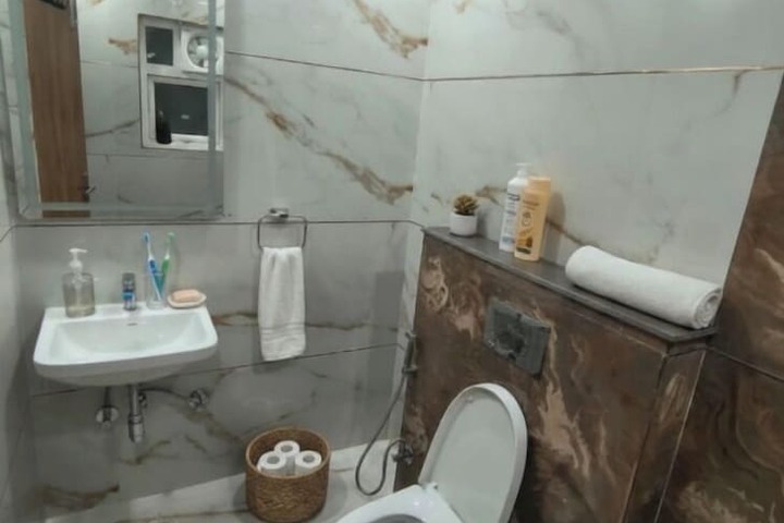 Room 15 of 16
