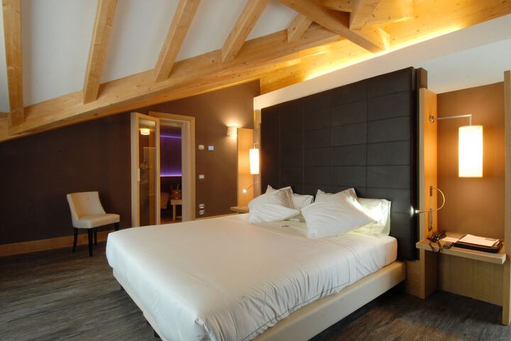 Room 10 of 70