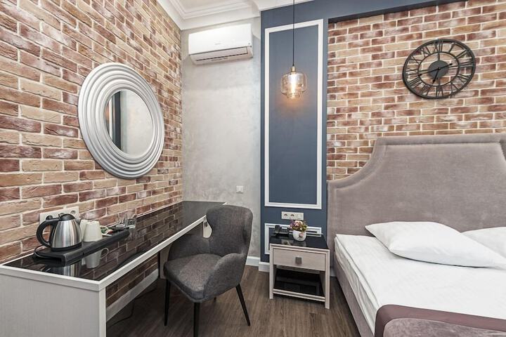 Room 4 of 40