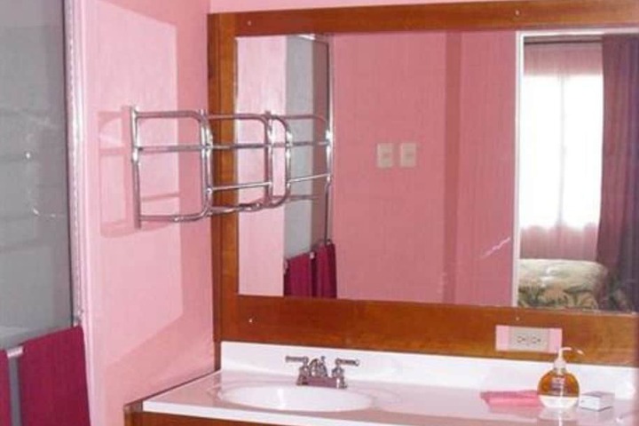 Room 11 of 27