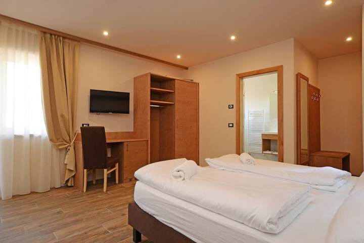 Room 6 of 46