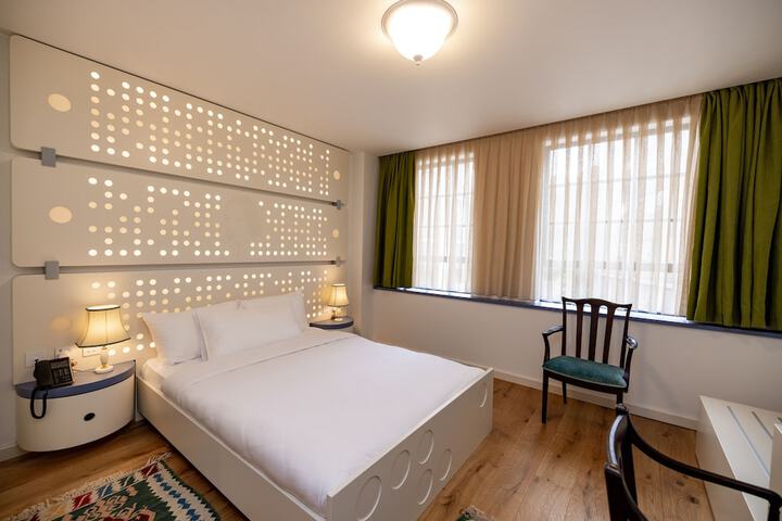 Room 35 of 171