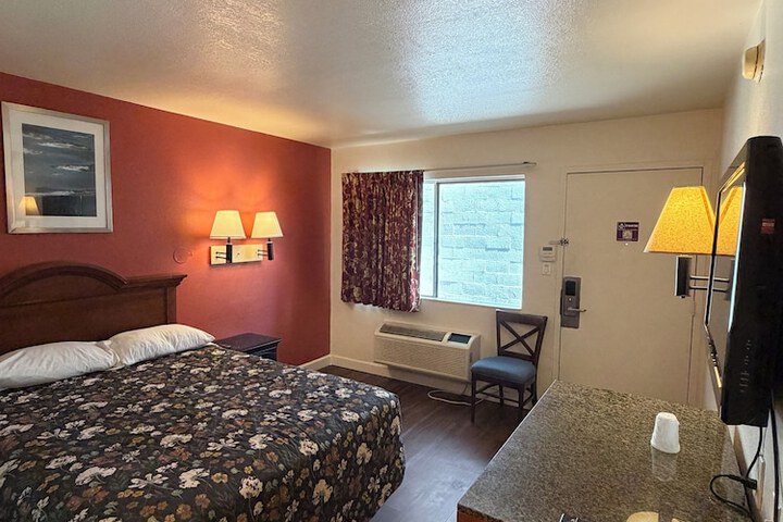 Room 9 of 19
