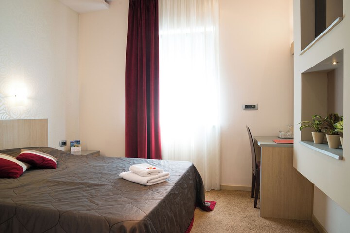 Room 6 of 46
