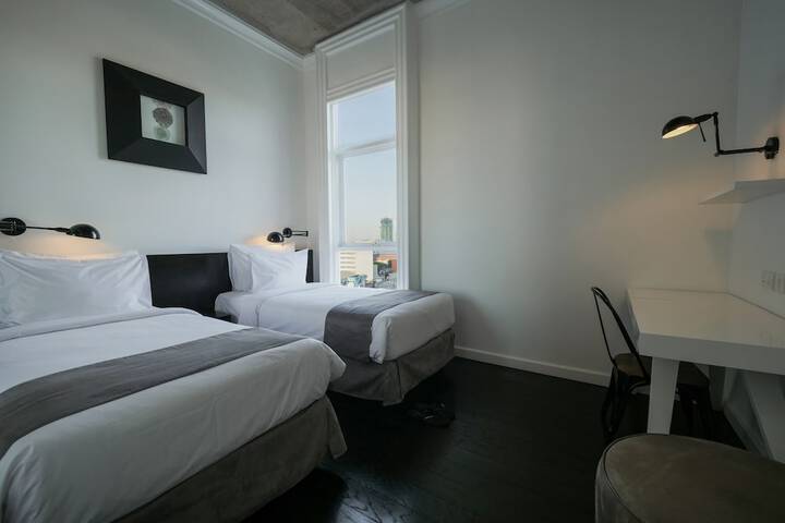 Room 8 of 70