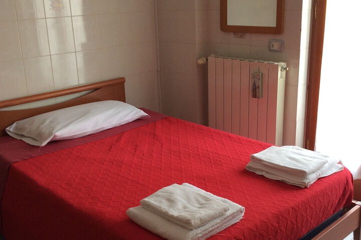Room 6 of 14