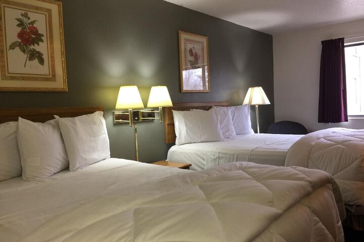 2 Queen Beds (3 of 5)