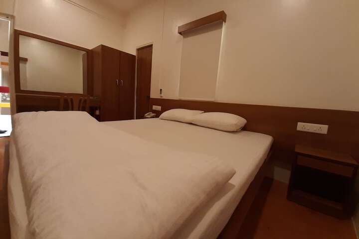 Room 9 of 48