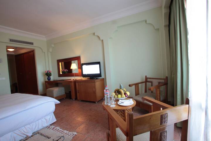 Room 25 of 74