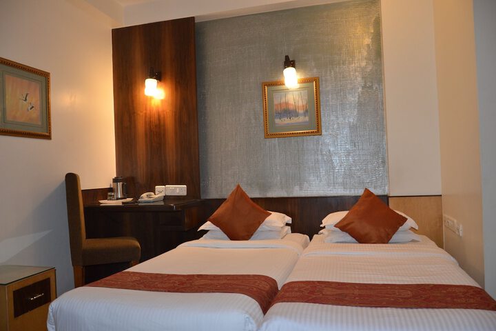 Room 7 of 34