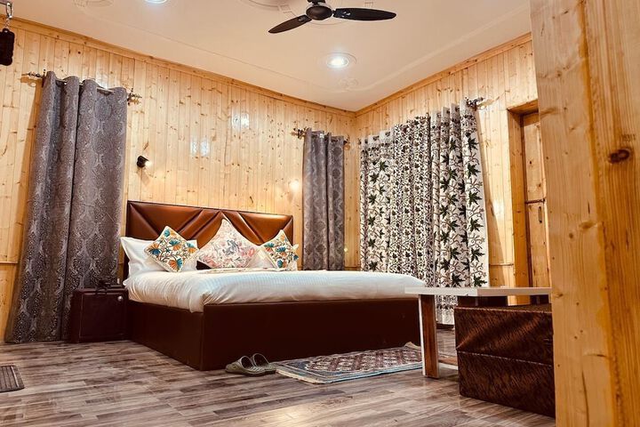 Room 8 of 12