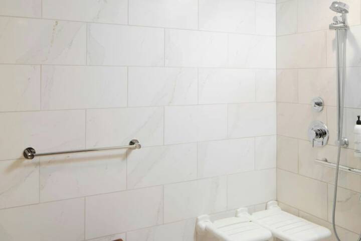 Room 10 of 25