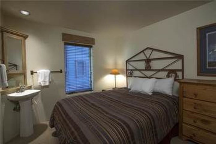 Room 1 of 2