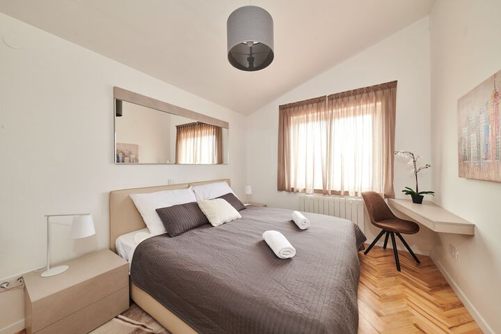 Room 3 of 34