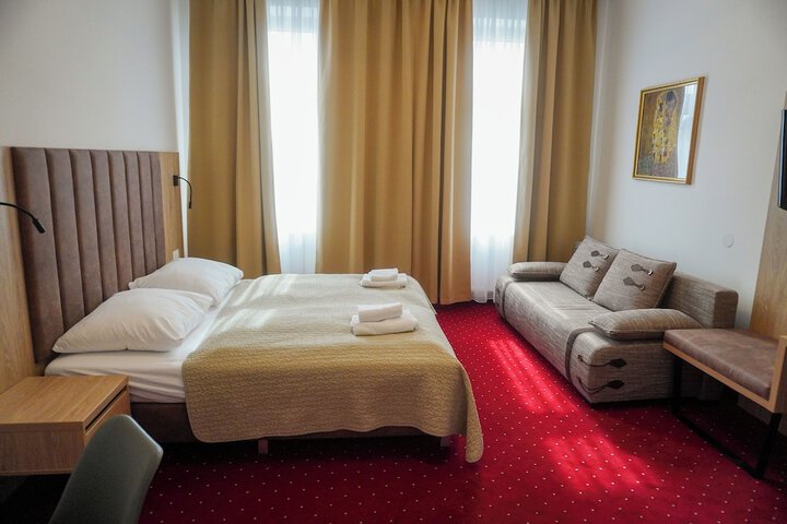 Room 28 of 94