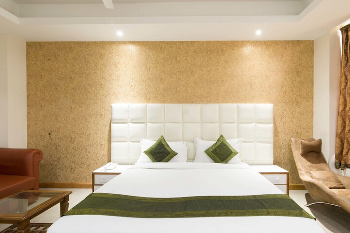 Room 15 of 32