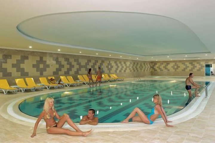 Hotel Pool