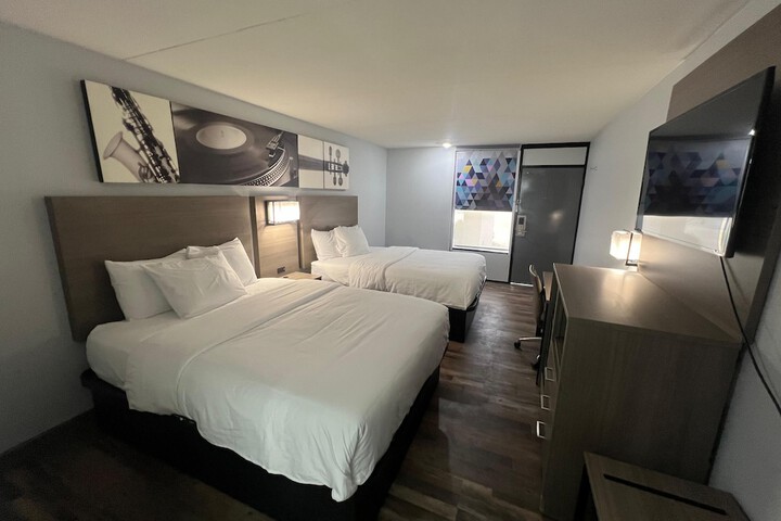Room 4 of 6