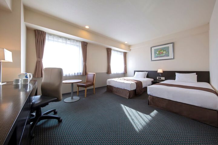 Room 13 of 38