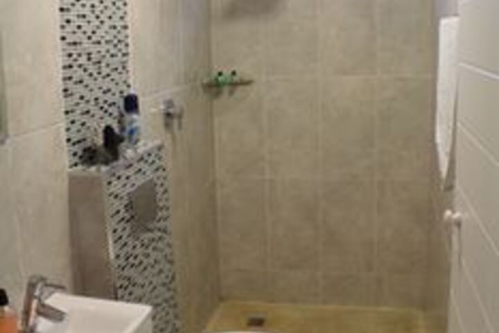 Room 2 of 10
