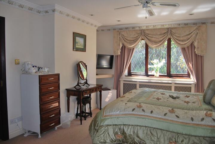 Room 2 of 17
