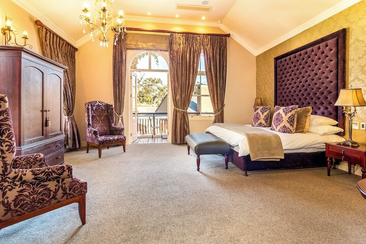 Room 27 of 220