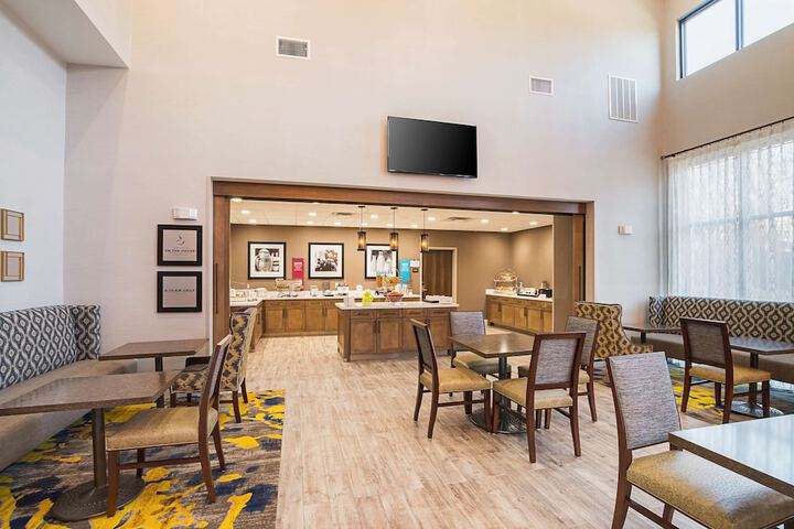 Breakfast area