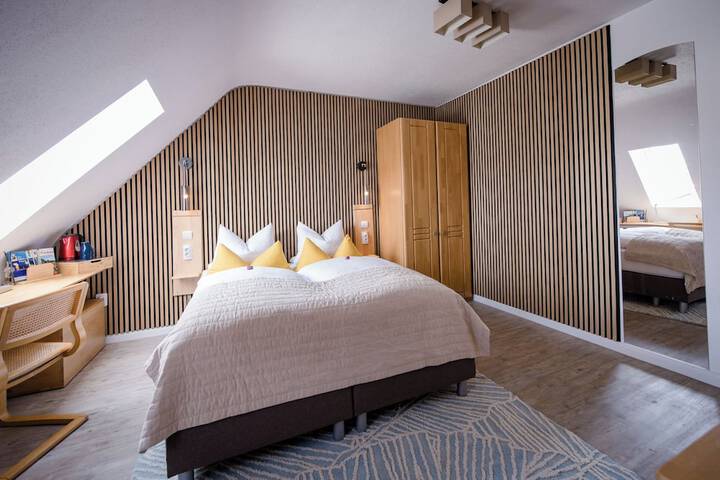 Room 6 of 15