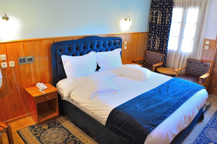 Room 13 of 38