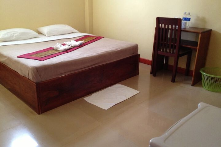 Room 3 of 32