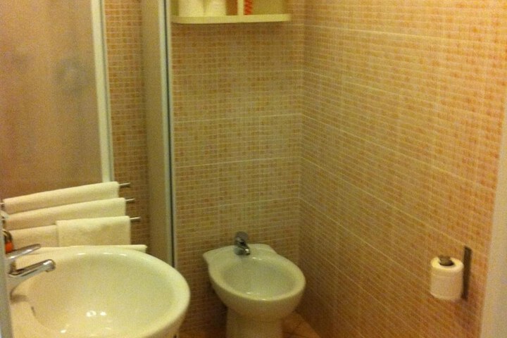 Room 25 of 33