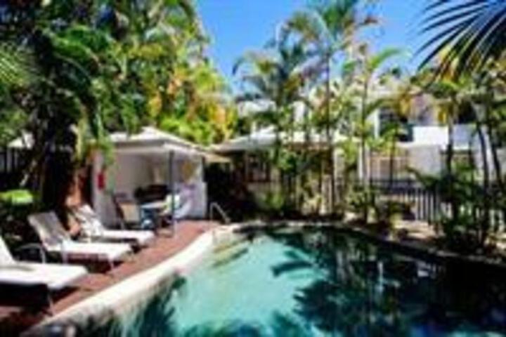 Latitude 16 Tropic Sands