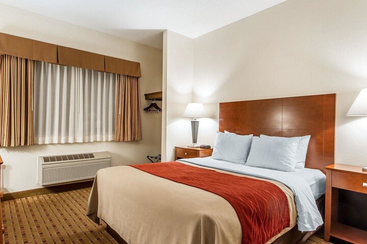 Queen Bed Accessible (8 of 24)