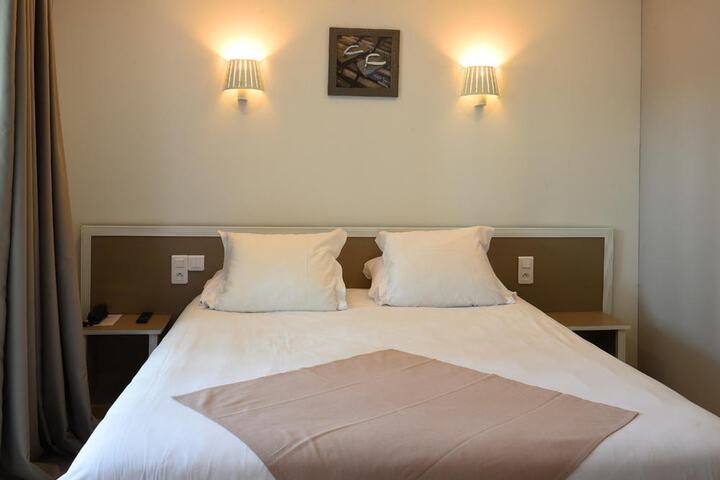 Room 4 of 16