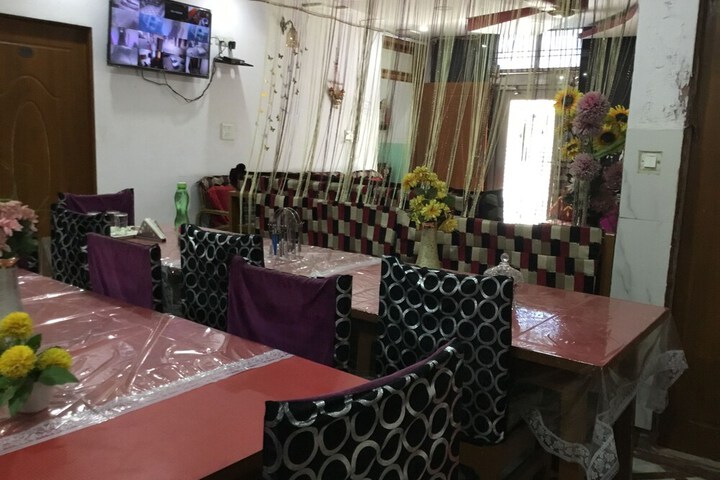 Dining 52 of 57