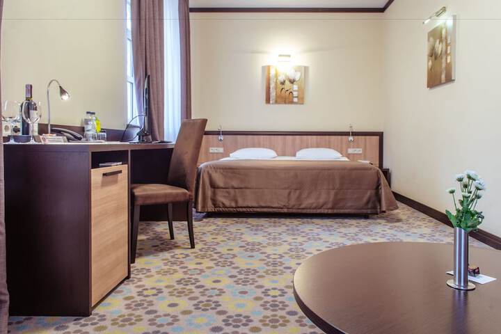 Room 18 of 113
