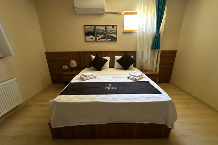 Room 16 of 27