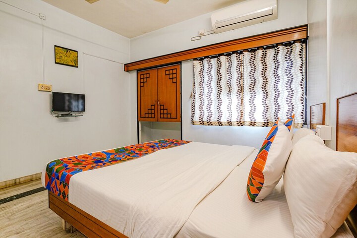 Room 10 of 27