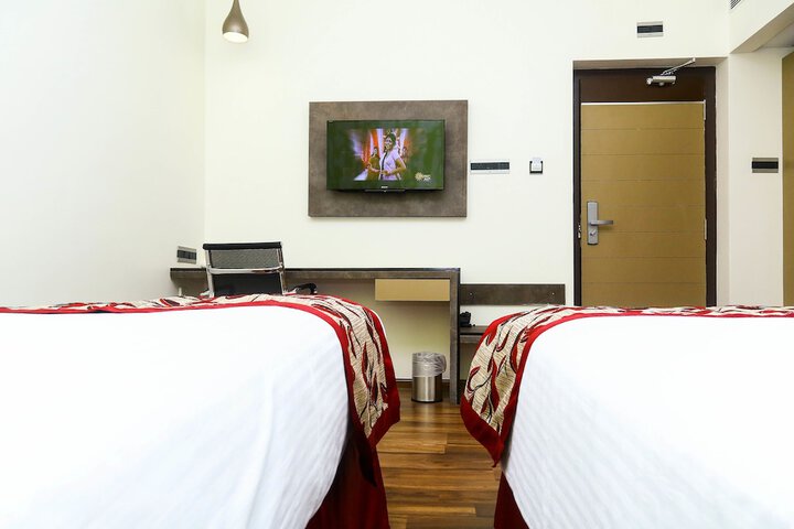 Room 6 of 17
