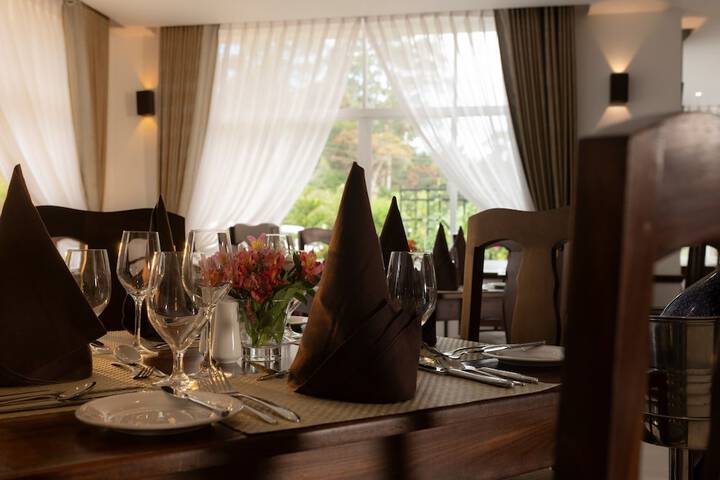 Dining 40 of 72