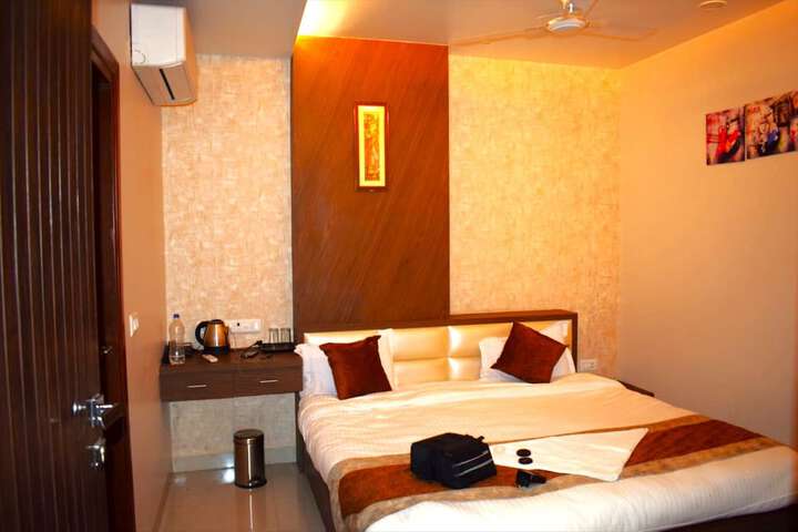 Room 3 of 17