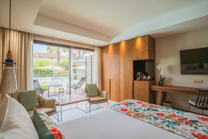 Room 4 of 72