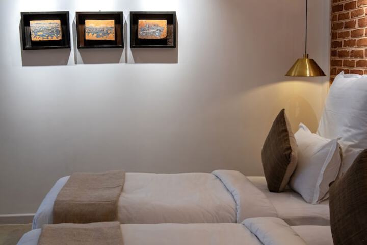 Room 9 of 35
